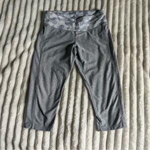 Tuff Athletics Womens Small Lowrise Grey Capri Leggings